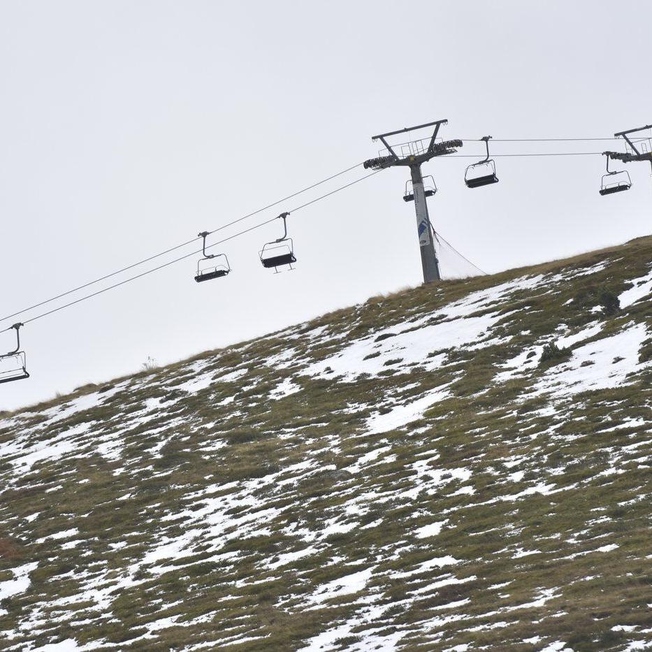 Ski lift accident leaves 30 injured at Spanish resort in the Pyrenees